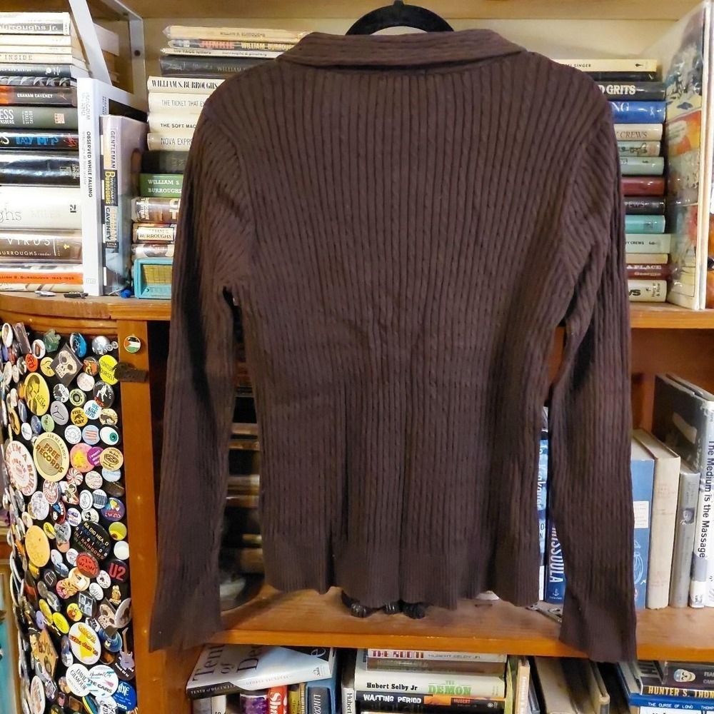 Y2K brown long sleeve v-neck sweater. - Picture 2 of 6